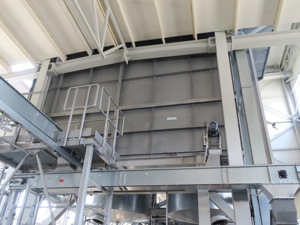 Machines from the biofuel production plant<br>
-1